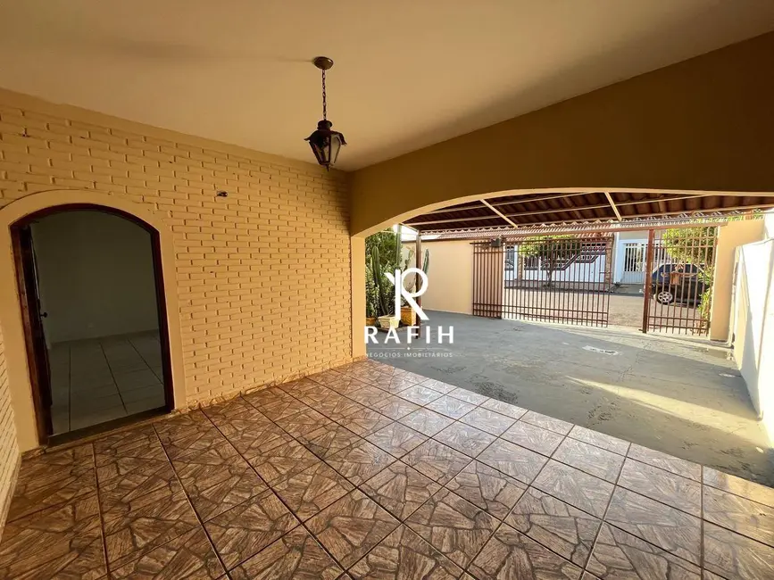 Casa com 3 quartos à venda, 283m2 em Vila Ribeiro, Assis - SP - imagem 3 Foto 3 de Casa com 3 quartos à venda, 283m2 em Vila Ribeiro, Assis - SP