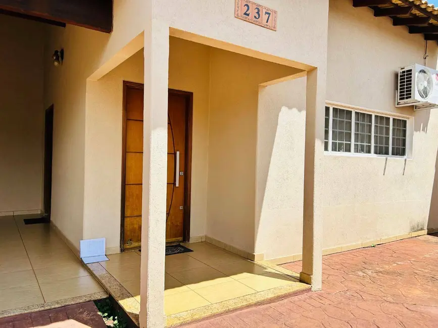 Casa com 3 quartos à venda, 360m2 em Jardim Santa Catarina, Sao Jose Do Rio Preto - SP - imagem 1 Foto 1 de Casa com 3 quartos à venda, 360m2 em Jardim Santa Catarina, Sao Jose Do Rio Preto - SP