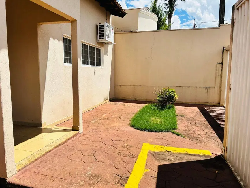 Casa com 3 quartos à venda, 360m2 em Jardim Santa Catarina, Sao Jose Do Rio Preto - SP - imagem 3 Foto 3 de Casa com 3 quartos à venda, 360m2 em Jardim Santa Catarina, Sao Jose Do Rio Preto - SP