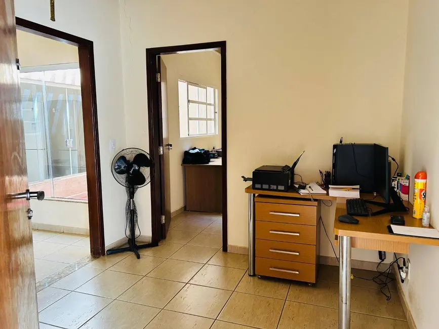 Casa com 3 quartos à venda, 360m2 em Jardim Santa Catarina, Sao Jose Do Rio Preto - SP - imagem 5 Foto 5 de Casa com 3 quartos à venda, 360m2 em Jardim Santa Catarina, Sao Jose Do Rio Preto - SP