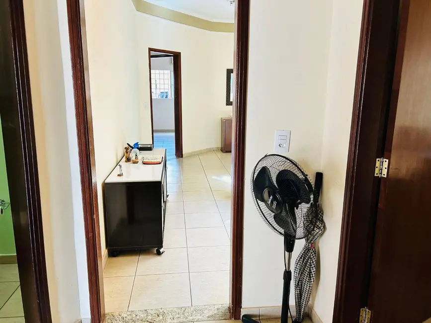 Casa com 3 quartos à venda, 360m2 em Jardim Santa Catarina, Sao Jose Do Rio Preto - SP - imagem 6 Foto 6 de Casa com 3 quartos à venda, 360m2 em Jardim Santa Catarina, Sao Jose Do Rio Preto - SP