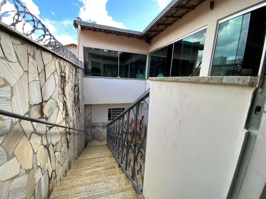 Casa com 4 quartos à venda, 288m2 em Alípio de Melo, Belo Horizonte - MG - imagem 5 Foto 5 de Casa com 4 quartos à venda, 288m2 em Alípio de Melo, Belo Horizonte - MG