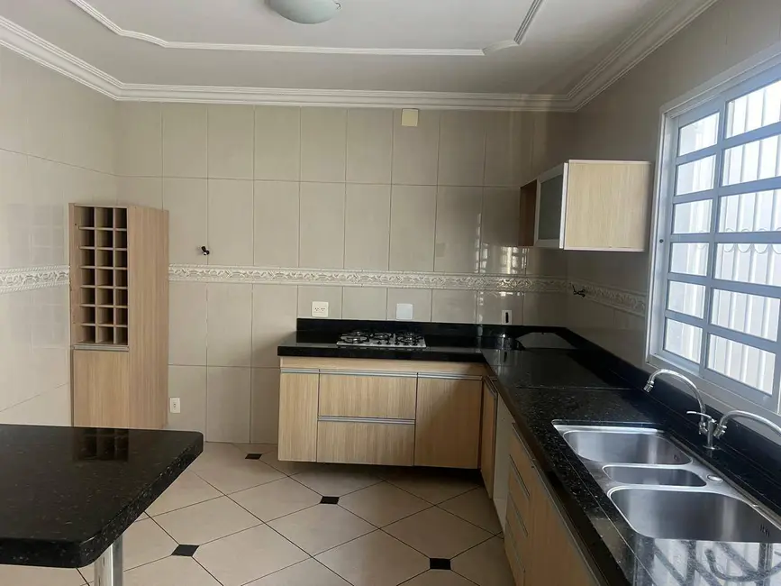 Casa com 3 quartos à venda, 360m2 em São João Batista (Venda Nova), Belo Horizonte - MG - imagem 3 Foto 3 de Casa com 3 quartos à venda, 360m2 em São João Batista (Venda Nova), Belo Horizonte - MG