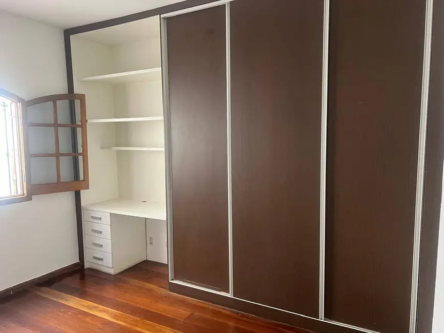 Casa com 3 quartos à venda, 360m2 em São João Batista (Venda Nova), Belo Horizonte - MG - imagem 9 Foto 9 de Casa com 3 quartos à venda, 360m2 em São João Batista (Venda Nova), Belo Horizonte - MG