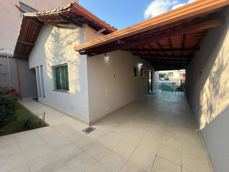 Foto 2 de Casa com 3 quartos à venda, 403m2 em Contagem - MG