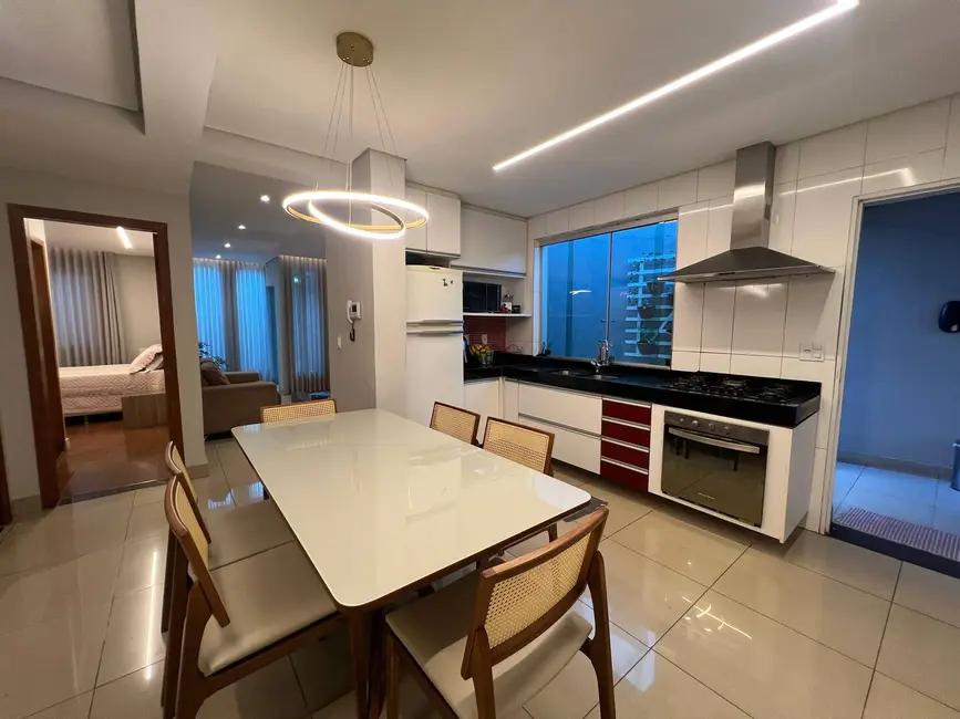 Foto 3 de Casa com 3 quartos à venda, 403m2 em Contagem - MG