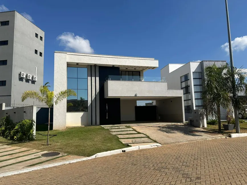 Foto 1 de Casa com 5 quartos à venda, 160m2 em Vespasiano, MG