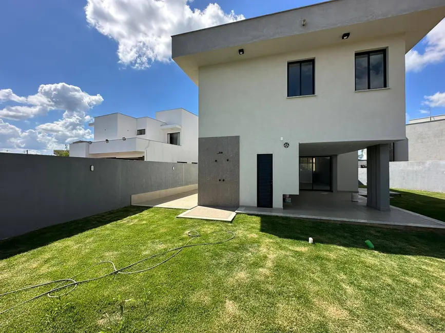 Foto 2 de Casa com 5 quartos à venda, 160m2 em Vespasiano - MG