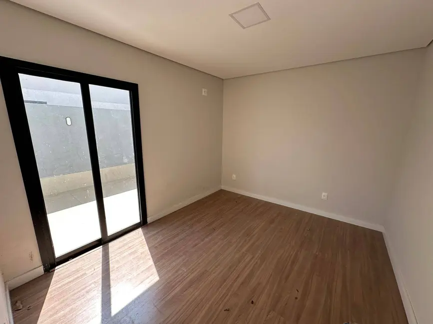Foto 8 de Casa com 5 quartos à venda, 160m2 em Vespasiano - MG