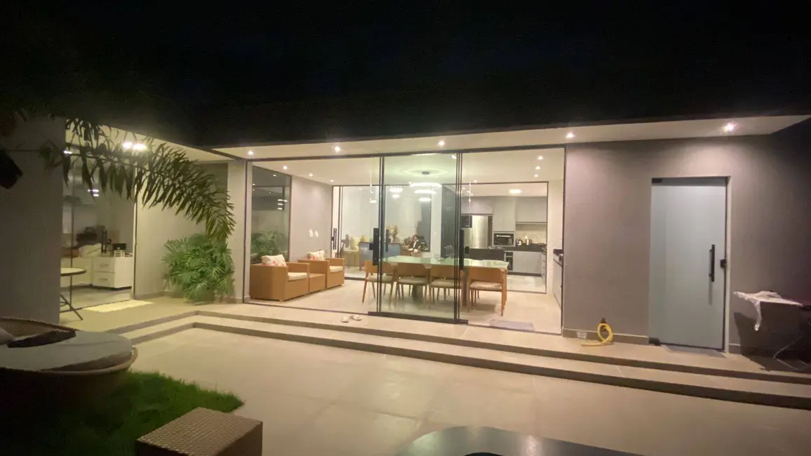 Foto 1 de Casa com 4 quartos à venda, 405m2 em Vespasiano - MG