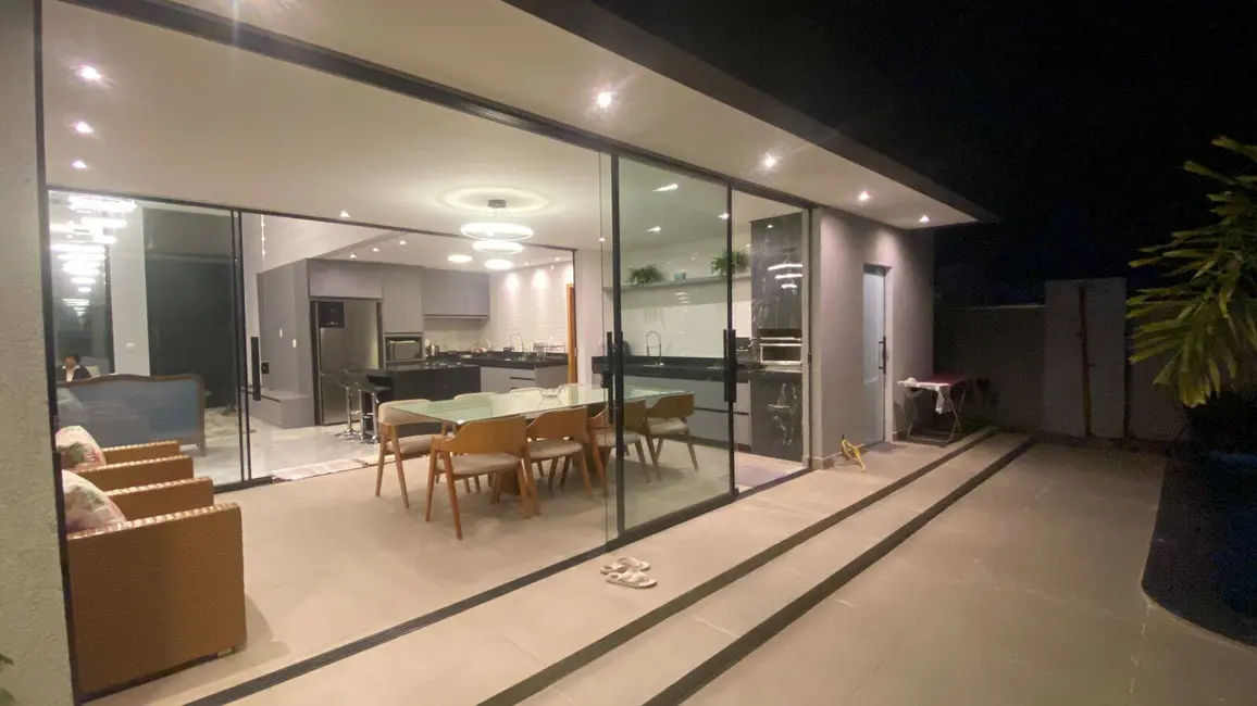 Foto 2 de Casa com 4 quartos à venda, 405m2 em Vespasiano - MG