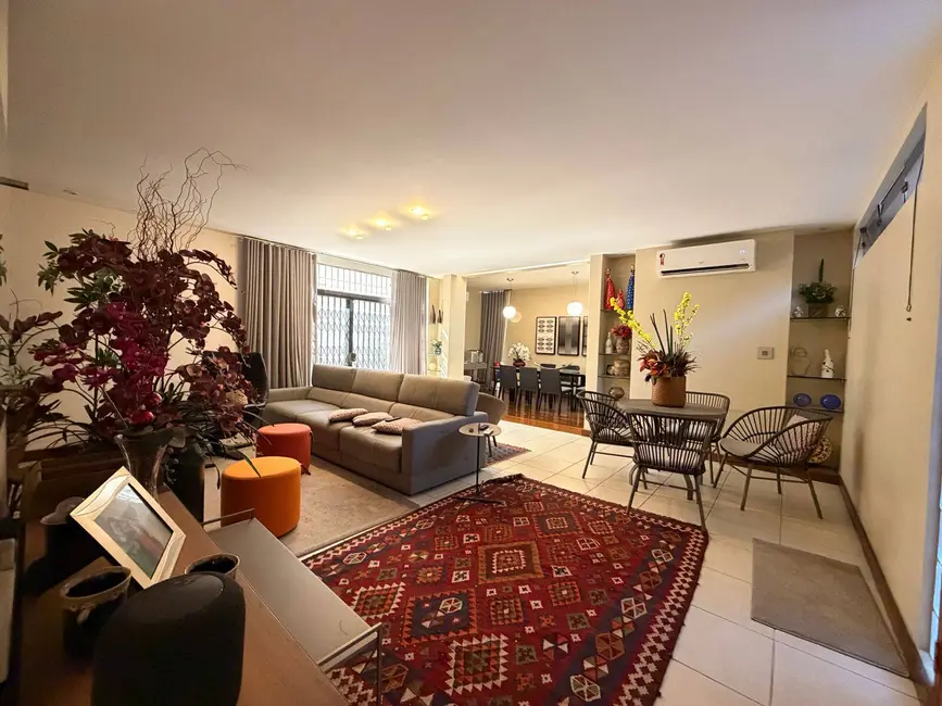 Casa com 6 quartos à venda, 360m2 em Ouro Preto, Belo Horizonte - MG - imagem 4 Foto 4 de Casa com 6 quartos à venda, 360m2 em Ouro Preto, Belo Horizonte - MG