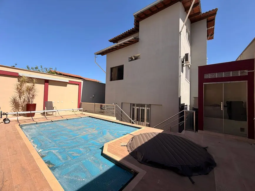 Casa com 6 quartos à venda, 360m2 em Ouro Preto, Belo Horizonte - MG - imagem 3 Foto 3 de Casa com 6 quartos à venda, 360m2 em Ouro Preto, Belo Horizonte - MG