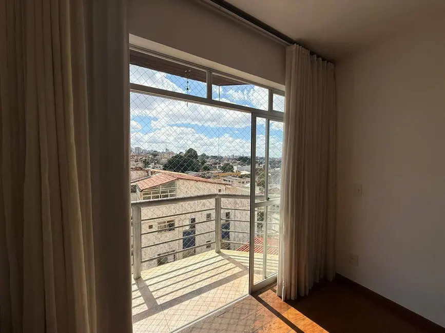 Foto 2 de Apartamento com 3 quartos à venda, 95m2 em Santa Tereza, Belo Horizonte - MG