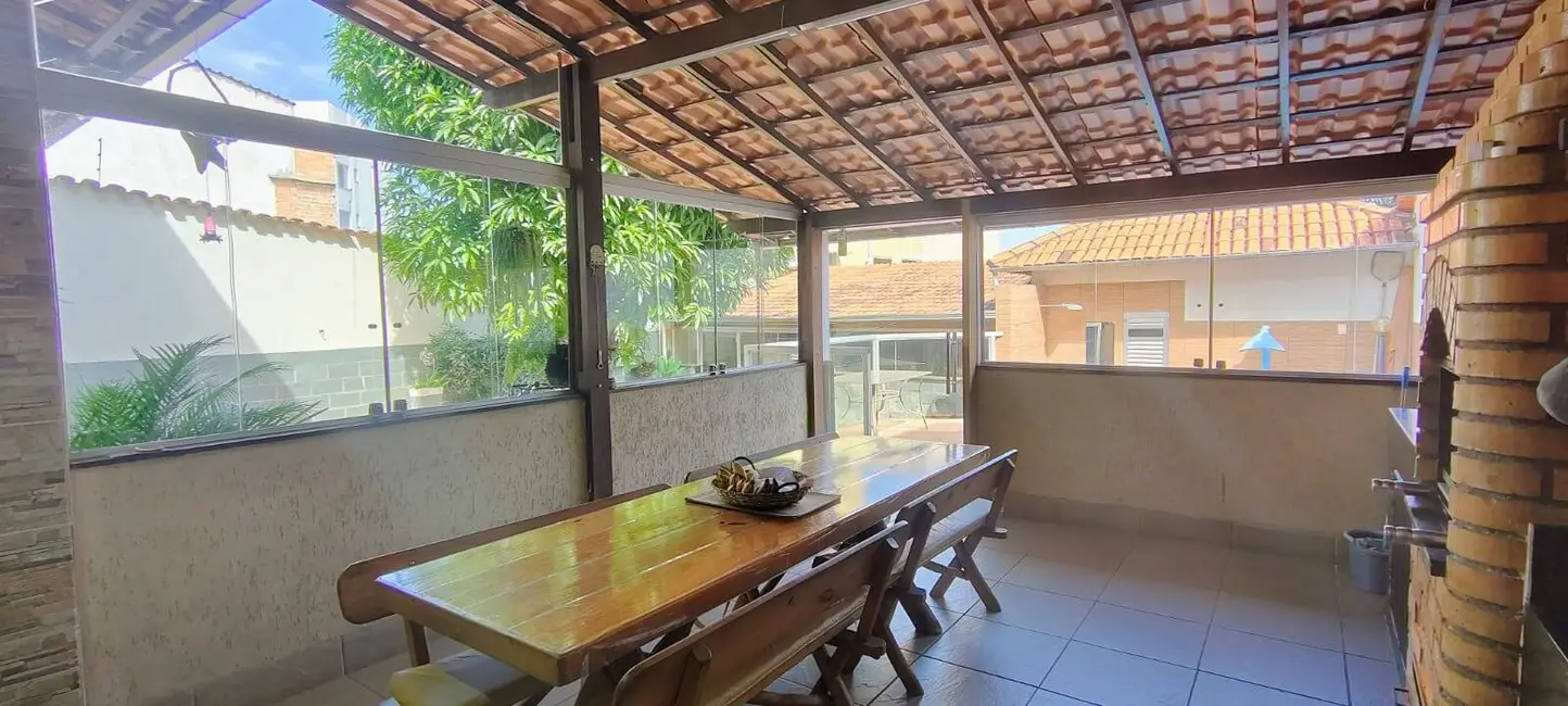 Casa com 3 quartos à venda, 130m2 em Contagem - MG - imagem 3 Foto 3 de Casa com 3 quartos à venda, 130m2 em Contagem - MG