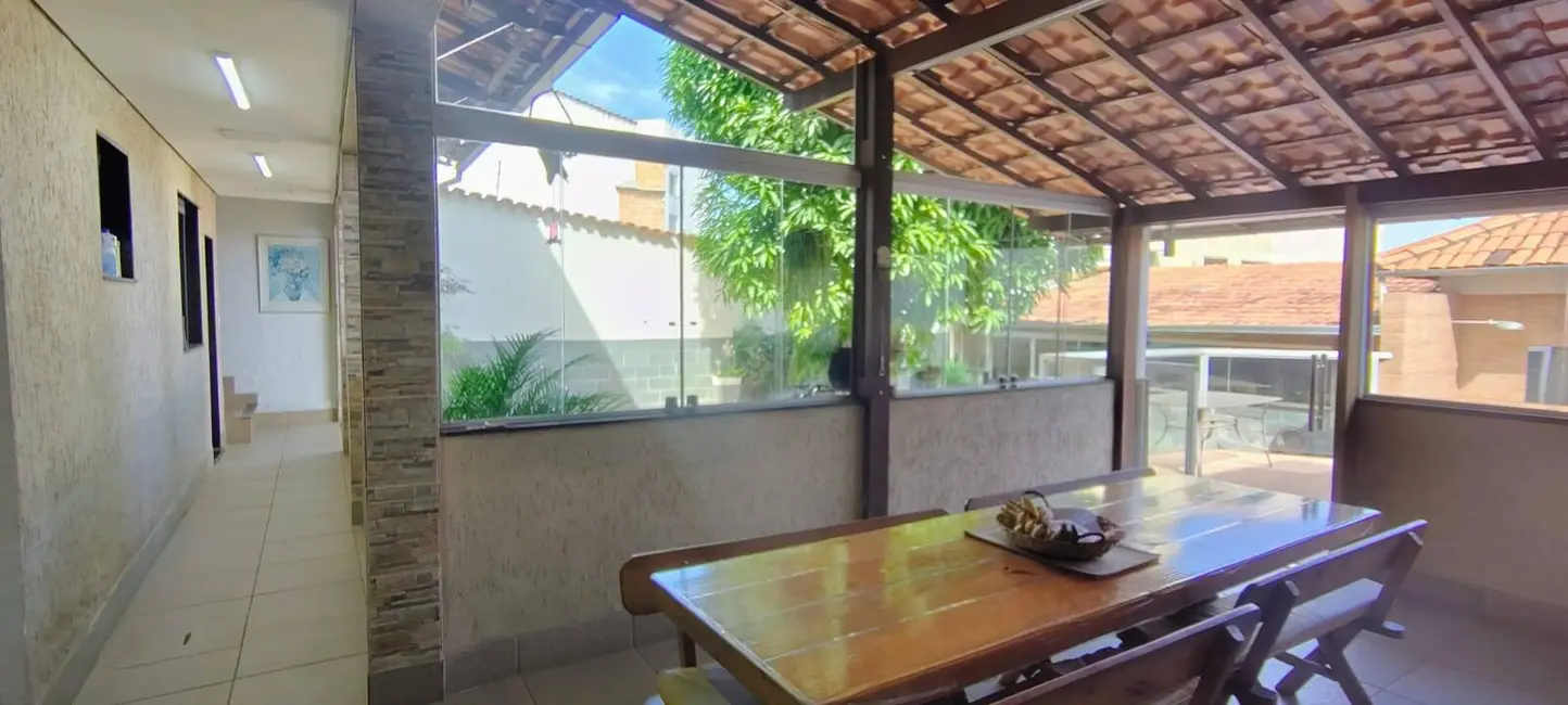 Casa com 3 quartos à venda, 130m2 em Contagem - MG - imagem 4 Foto 4 de Casa com 3 quartos à venda, 130m2 em Contagem - MG