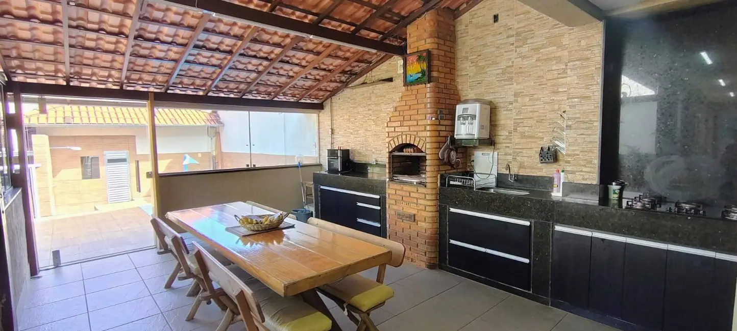 Casa com 3 quartos à venda, 130m2 em Contagem - MG - imagem 2 Foto 2 de Casa com 3 quartos à venda, 130m2 em Contagem - MG