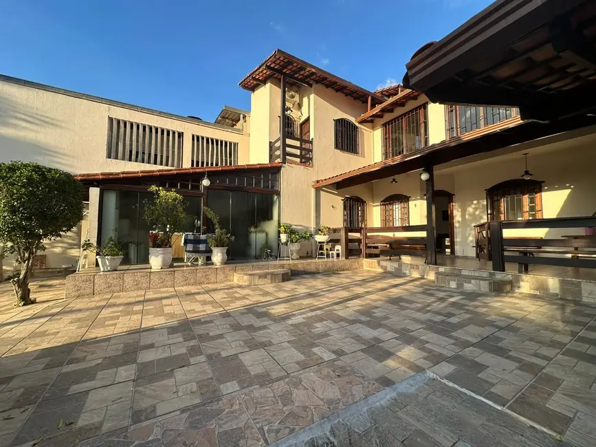 Casa com 4 quartos à venda, 185m2 em Castelo, Belo Horizonte - MG - imagem 1 Foto 1 de Casa com 4 quartos à venda, 185m2 em Castelo, Belo Horizonte - MG