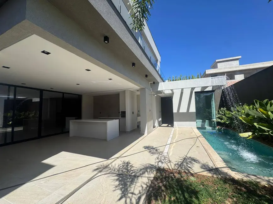 Foto 3 de Casa de Condomínio com 4 quartos à venda, 42m2 em Vespasiano - MG