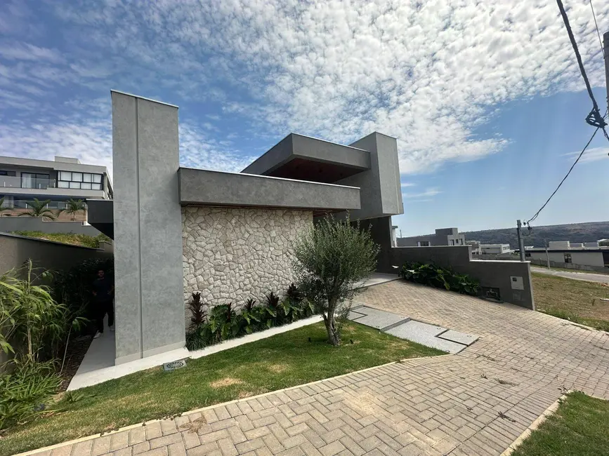 Foto 2 de Casa de Condomínio com 4 quartos à venda, 205m2 em Vespasiano - MG