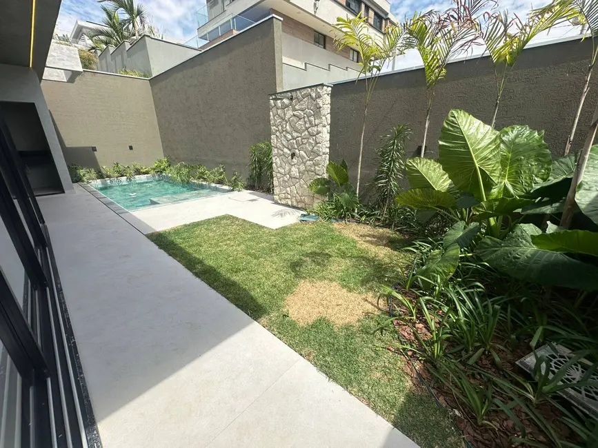 Foto 3 de Casa de Condomínio com 4 quartos à venda, 205m2 em Vespasiano - MG
