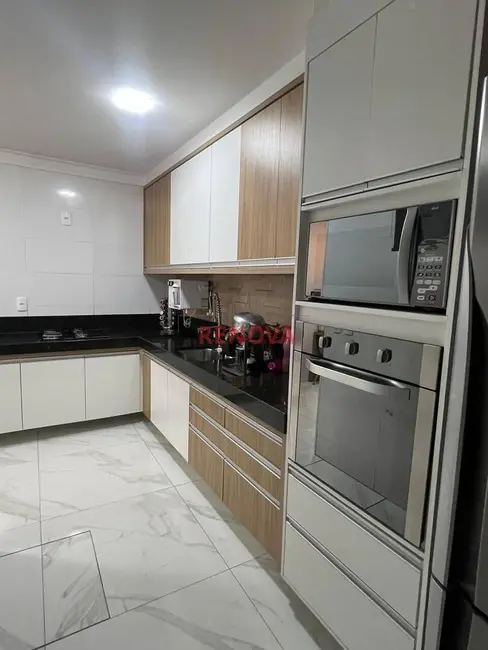 Sobrado com 4 quartos à venda, 300m2 em Santa Paula I, Vila Velha - ES - imagem 7 Foto 7 de Sobrado com 4 quartos à venda, 300m2 em Santa Paula I, Vila Velha - ES