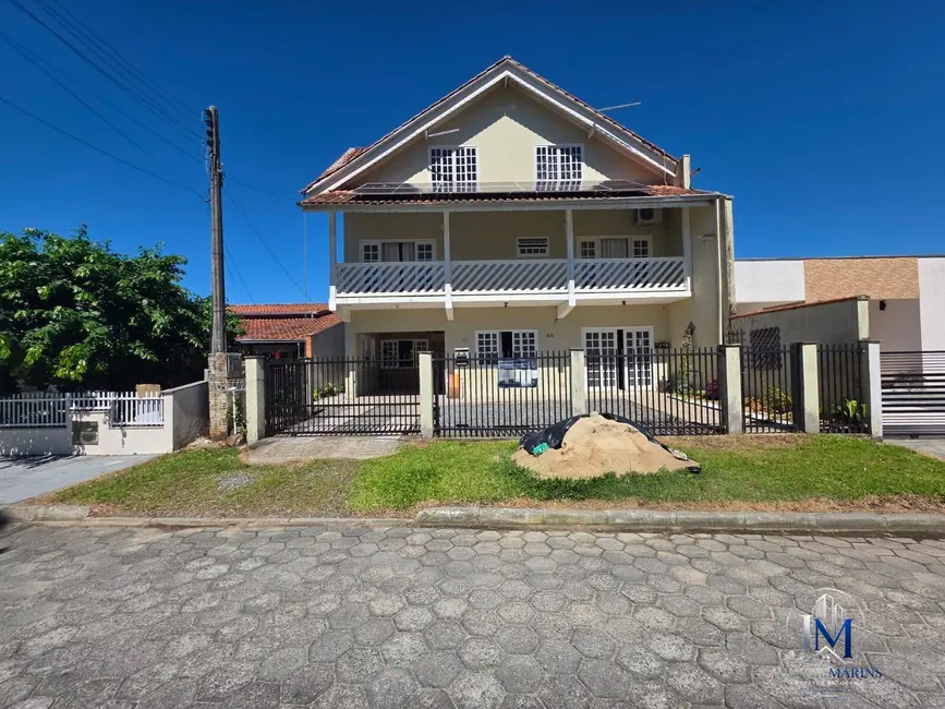 Foto 1 de Casa com 6 quartos à venda, 360m2 em Balneario Barra Do Sul - SC