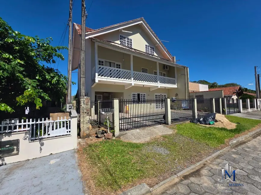 Foto 3 de Casa com 6 quartos à venda, 360m2 em Balneario Barra Do Sul - SC