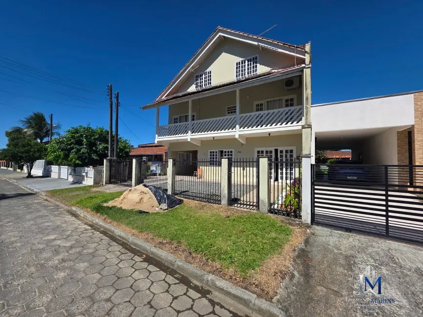 Foto 2 de Casa com 6 quartos à venda, 360m2 em Balneario Barra Do Sul - SC