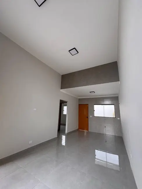 Foto 2 de Casa com 2 quartos à venda, 55m2 em Jardim Guairacá, Maringa - PR