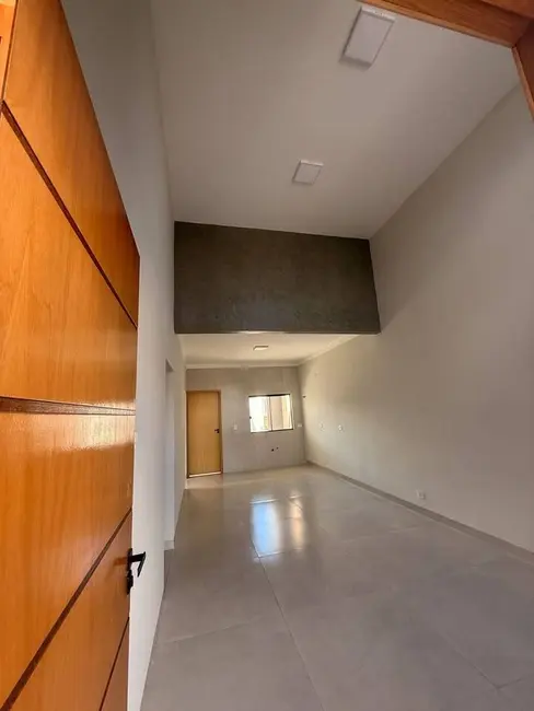 Foto 2 de Casa com 3 quartos à venda, 65m2 em Conjunto Habitacional Inocente Vila Nova Júnior, Maringa - PR