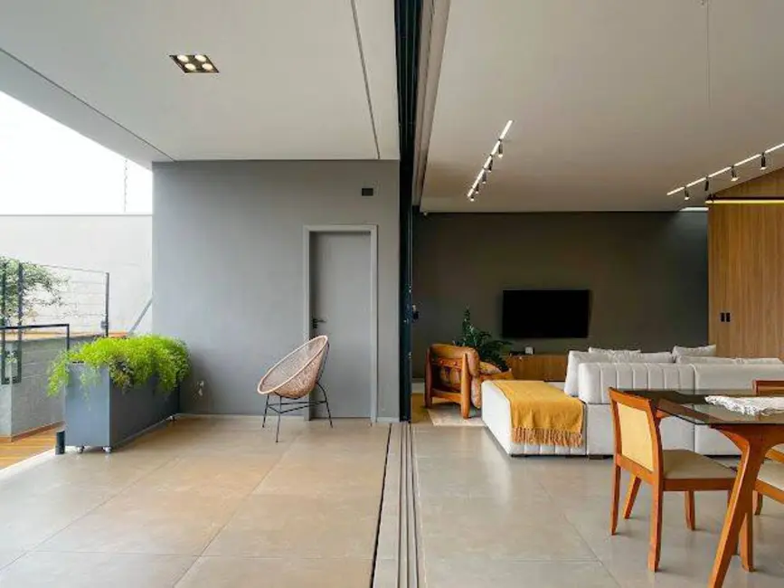 Sobrado com 3 quartos à venda, 258m2 em Jardim Cidade Monções, Maringa - PR - imagem 3 Foto 3 de Sobrado com 3 quartos à venda, 258m2 em Jardim Cidade Monções, Maringa - PR