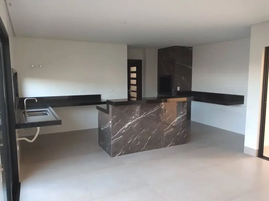 Sobrado com 3 quartos à venda, 225m2 em Jardim Cidade Monções, Maringa - PR - imagem 4 Foto 4 de Sobrado com 3 quartos à venda, 225m2 em Jardim Cidade Monções, Maringa - PR