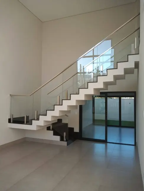Sobrado com 3 quartos à venda, 225m2 em Jardim Cidade Monções, Maringa - PR - imagem 5 Foto 5 de Sobrado com 3 quartos à venda, 225m2 em Jardim Cidade Monções, Maringa - PR