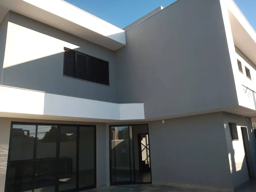 Sobrado com 3 quartos à venda, 238m2 em Jardim Cidade Monções, Maringa - PR - imagem 2 Foto 2 de Sobrado com 3 quartos à venda, 238m2 em Jardim Cidade Monções, Maringa - PR