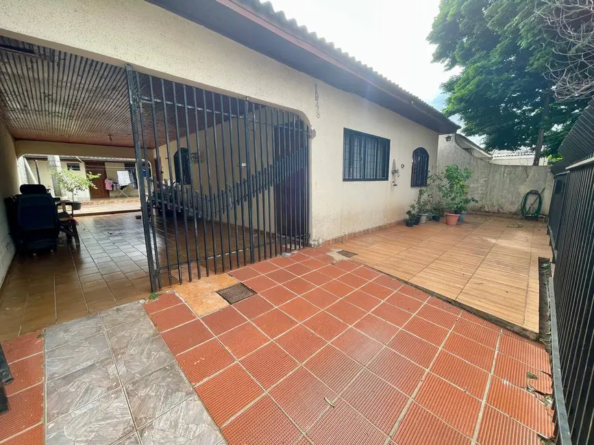 Foto 2 de Casa com 2 quartos à venda, 153m2 em Jardim Panorama, Sarandi - PR