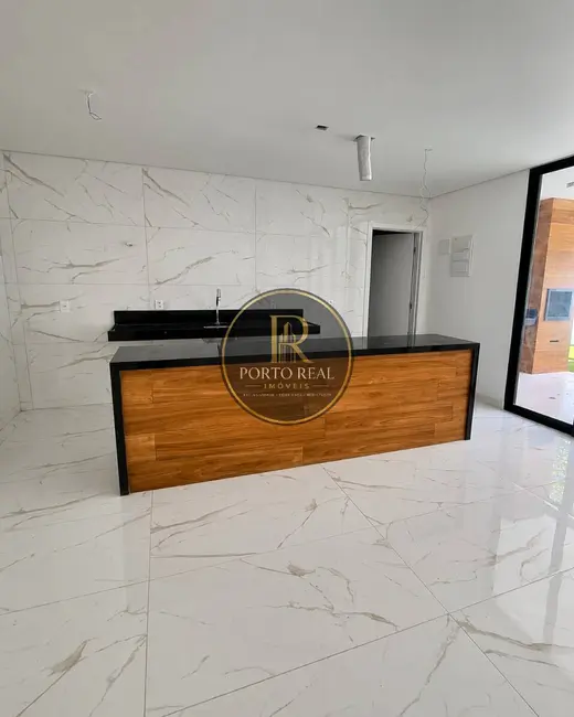 Casa com 4 quartos à venda, 208m2 em Centro, Eusebio - CE - imagem 4 Foto 4 de Casa com 4 quartos à venda, 208m2 em Centro, Eusebio - CE