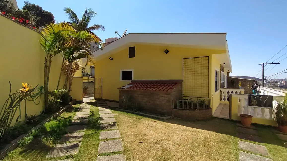 Casa com 4 quartos à venda, 205m2 em Santa Ângela, Pocos De Caldas - MG - imagem 4 Foto 4 de Casa com 4 quartos à venda, 205m2 em Santa Ângela, Pocos De Caldas - MG