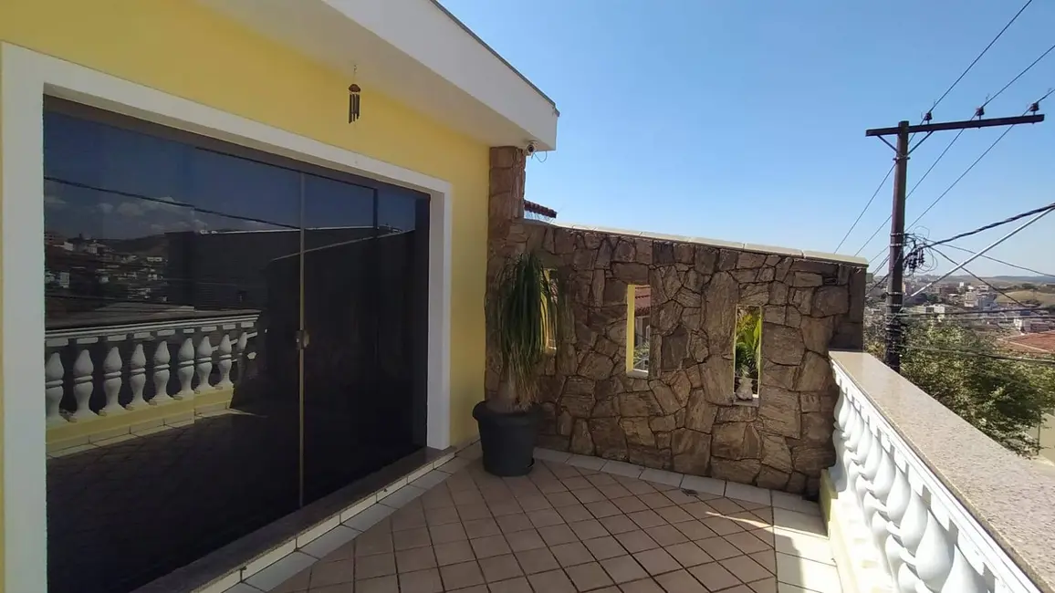 Casa com 4 quartos à venda, 205m2 em Santa Ângela, Pocos De Caldas - MG - imagem 2 Foto 2 de Casa com 4 quartos à venda, 205m2 em Santa Ângela, Pocos De Caldas - MG