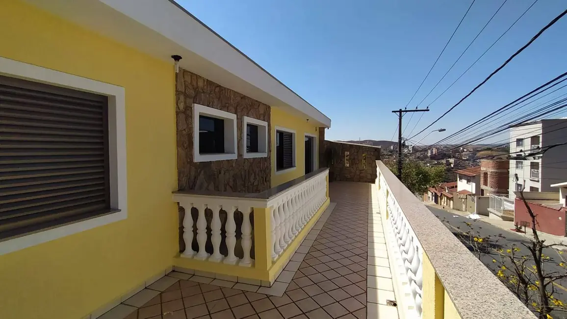 Casa com 4 quartos à venda, 205m2 em Santa Ângela, Pocos De Caldas - MG - imagem 3 Foto 3 de Casa com 4 quartos à venda, 205m2 em Santa Ângela, Pocos De Caldas - MG