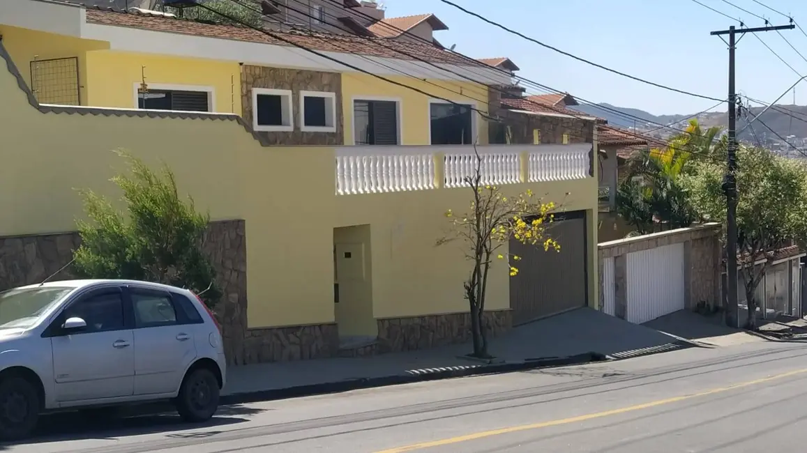 Casa com 4 quartos à venda, 205m2 em Santa Ângela, Pocos De Caldas - MG - imagem 1 Foto 1 de Casa com 4 quartos à venda, 205m2 em Santa Ângela, Pocos De Caldas - MG