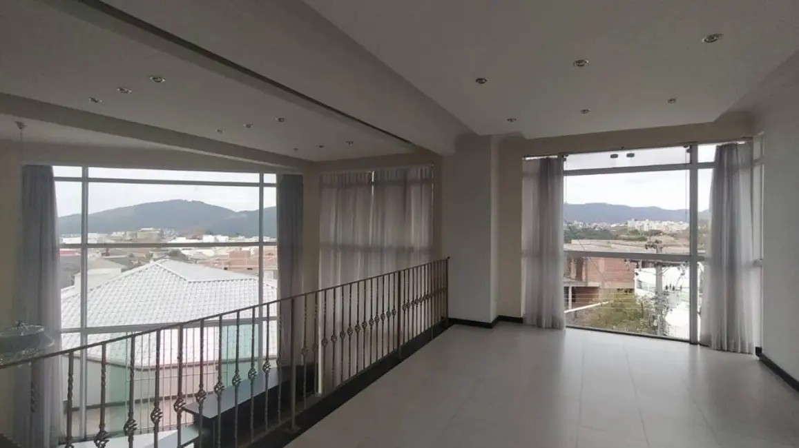 Casa com 5 quartos à venda, 569m2 em Jardim Europa, Pocos De Caldas - MG - imagem 4 Foto 4 de Casa com 5 quartos à venda, 569m2 em Jardim Europa, Pocos De Caldas - MG