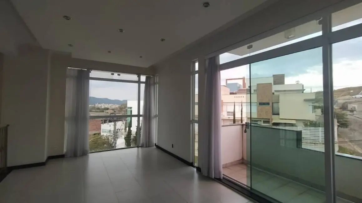 Casa com 5 quartos à venda, 569m2 em Jardim Europa, Pocos De Caldas - MG - imagem 6 Foto 6 de Casa com 5 quartos à venda, 569m2 em Jardim Europa, Pocos De Caldas - MG