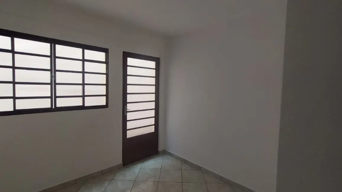 Casa com 2 quartos para alugar, 80m2 em Jardim Paraíso, Pocos De Caldas - MG - imagem 2 Foto 2 de Casa com 2 quartos para alugar, 80m2 em Jardim Paraíso, Pocos De Caldas - MG