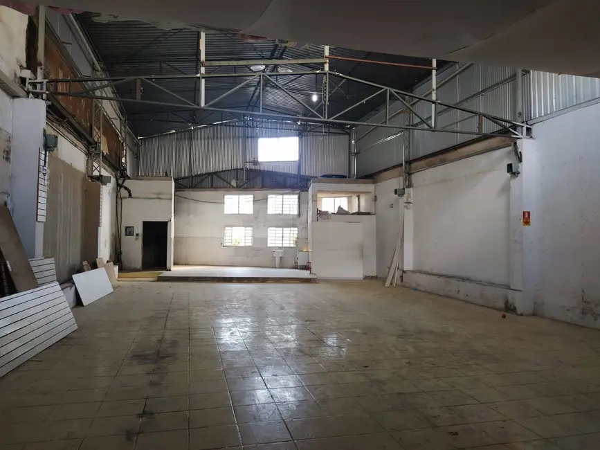 Sala Comercial para alugar, 650m2 em Centro, Pocos De Caldas - MG - imagem 4 Foto 4 de Sala Comercial para alugar, 650m2 em Centro, Pocos De Caldas - MG