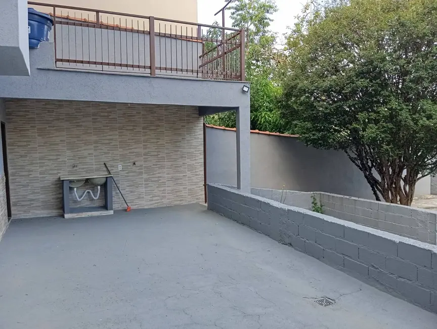 Casa com 3 quartos à venda, 250m2 em Jardim Ipê, Pocos De Caldas - MG - imagem 6 Foto 6 de Casa com 3 quartos à venda, 250m2 em Jardim Ipê, Pocos De Caldas - MG