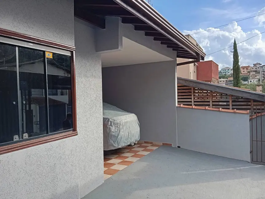 Casa com 3 quartos à venda, 250m2 em Jardim Ipê, Pocos De Caldas - MG - imagem 4 Foto 4 de Casa com 3 quartos à venda, 250m2 em Jardim Ipê, Pocos De Caldas - MG