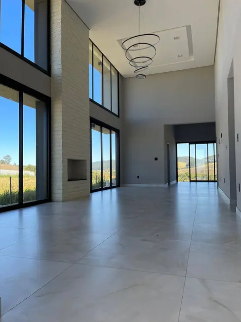 Casa à venda e para alugar, 603m2 em Pocos De Caldas - MG - imagem 5 Foto 5 de Casa à venda e para alugar, 603m2 em Pocos De Caldas - MG