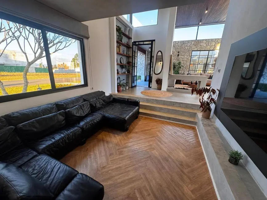 Casa com 3 quartos à venda, 685m2 em Pocos De Caldas - MG - imagem 6 Foto 6 de Casa com 3 quartos à venda, 685m2 em Pocos De Caldas - MG