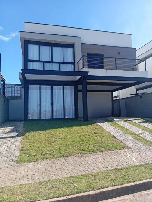 Casa com 4 quartos à venda, 231m2 em Pocos De Caldas - MG - imagem 1 Foto 1 de Casa com 4 quartos à venda, 231m2 em Pocos De Caldas - MG